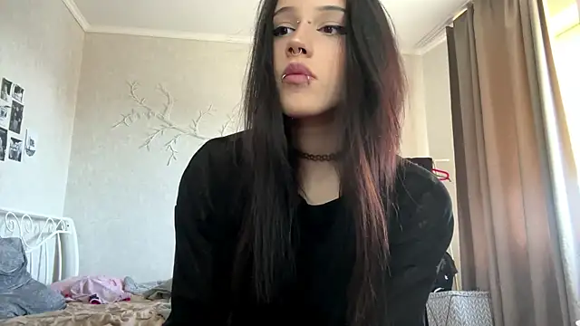 LouisePavlides online show from May 3, 2026, 1:50 pm