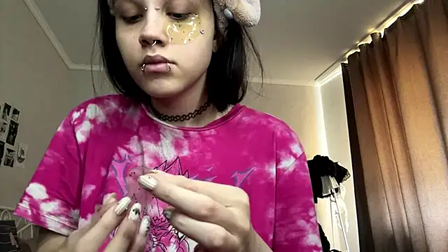 LouisePavlides online show from June 7, 2026, 1:04 pm