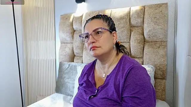 Carolina crus  online show from June 7, 2026, 11:03 am