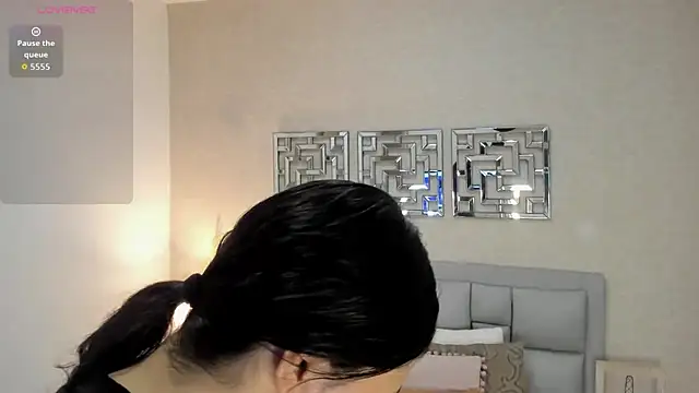 sofia  thompson online show from May 16, 2026, 1:13 am
