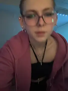 Lina-420 online show from May 12, 2026, 7:33 pm