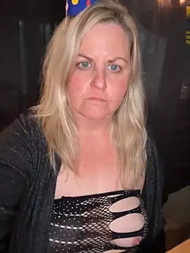 Bruiserboomer2 online show from May 15, 2026, 2:24 pm