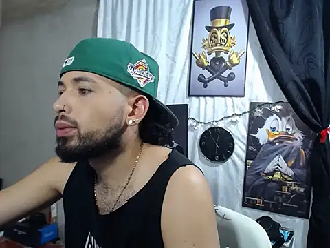 camilorestrepo77 online show from April 26, 2026, 6:49 pm