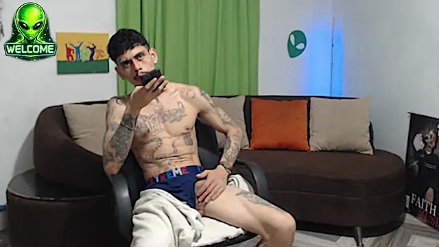 alpha zom online show from May 27, 2026, 2:52 am