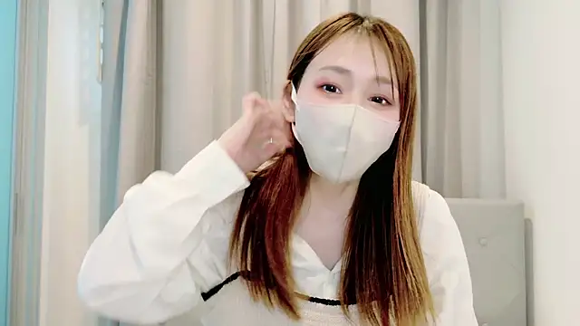 momoka  o0 online show from May 11, 2026, 5:02 am