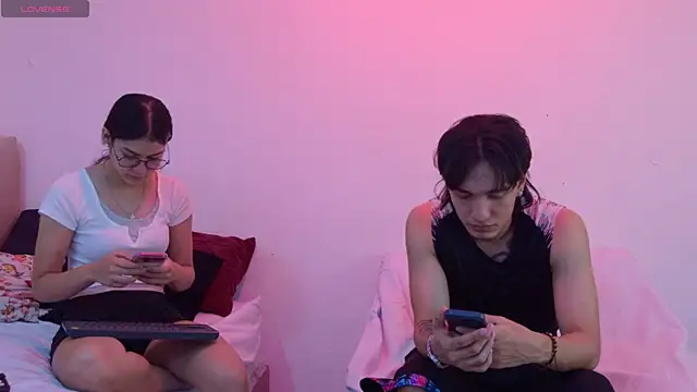 Snapshot of sweetauracouple chatting on May 18, 2026, 11:49 am sweetauracouple online show from May 18, 2026, 11:49 am