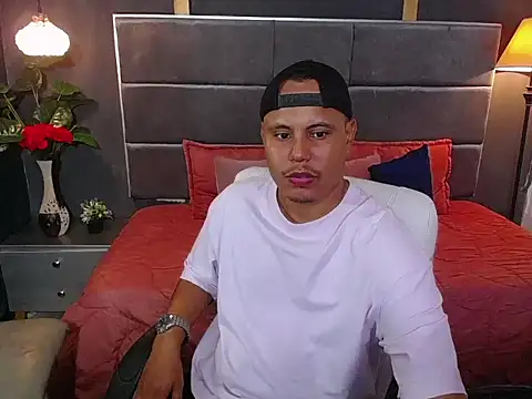 Snapshot of noah_oliver1 chatting on June 17, 2026, 1:19 am noah oliver1 online show from June 17, 2026, 1:19 am