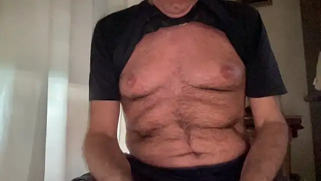 Snapshot of henrybull007 chatting on June 7, 2026, 12:42 pm henrybull007 online show from June 7, 2026, 12:42 pm
