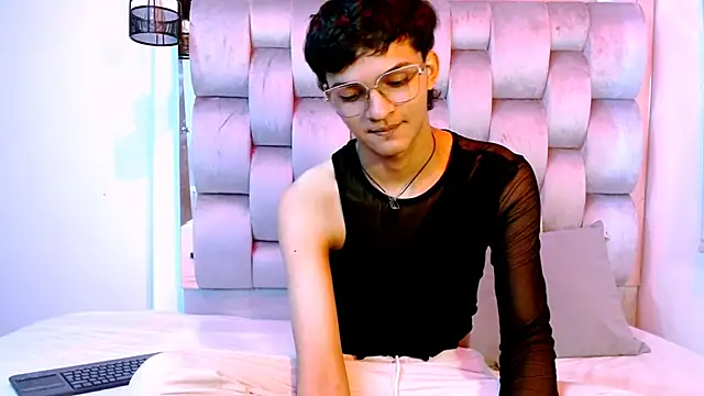 Snapshot of SahirCharm chatting on June 20, 2026, 5:27 pm SahirCharm online show from June 20, 2026, 5:27 pm
