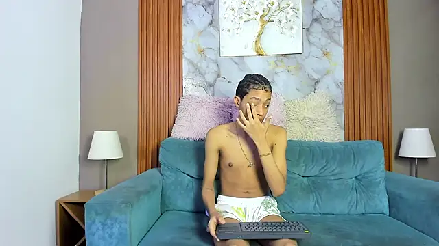 LOVE GUYS1 online show from May 4, 2026, 1:29 pm