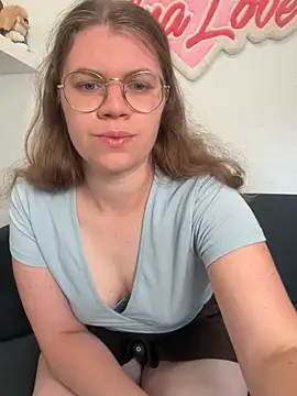 Lina-Love online show from June 7, 2026, 6:39 am
