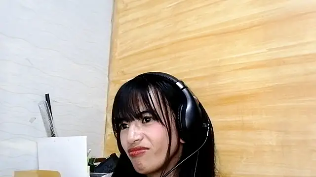 KimberyBucker online show from May 3, 2026, 1:17 pm