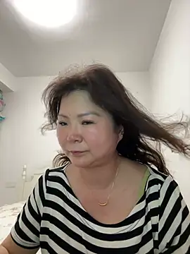 linda51863 online show from May 23, 2026, 1:15 pm