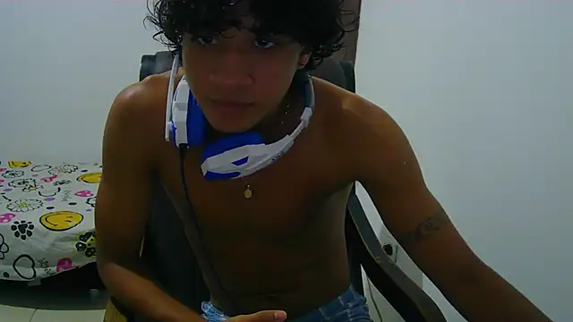 Snapshot of Hansel_take chatting on May 4, 2026, 6:48 pm Hansel take online show from May 4, 2026, 6:48 pm