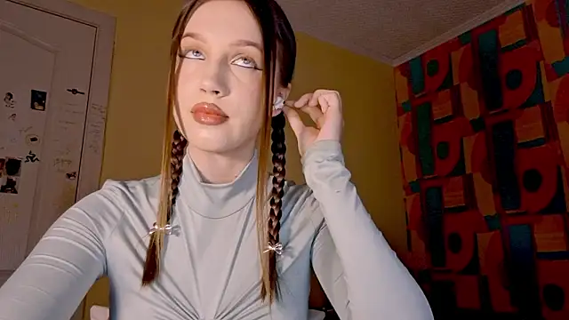 Katrinethequeen online show from May 19, 2026, 4:46 pm
