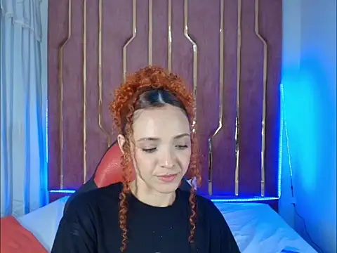 Snapshot of Kiaralovee26 chatting on May 15, 2026, 2:18 am Kiaralovee26 online show from May 15, 2026, 2:18 am