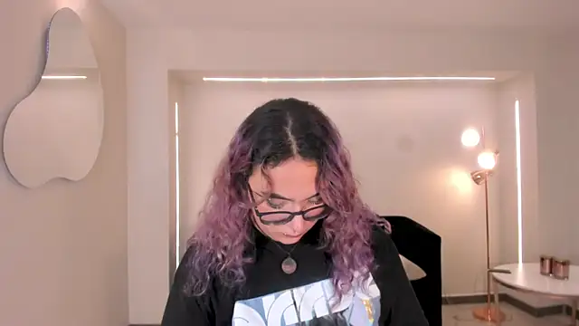 Snapshot of LoiseHarper chatting on May 16, 2026, 7:34 pm LoiseHarper online show from May 16, 2026, 7:34 pm