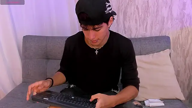 Liam Grayson  online show from May 8, 2026, 2:22 pm