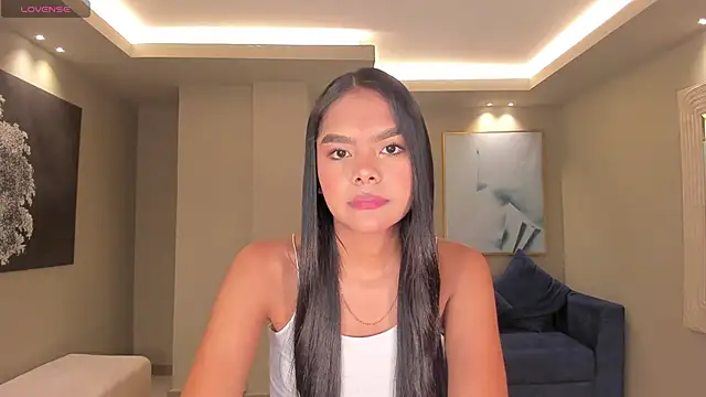 Snapshot of SaphiraJames chatting on May 26, 2026, 2:40 am SaphiraJames online show from May 26, 2026, 2:40 am