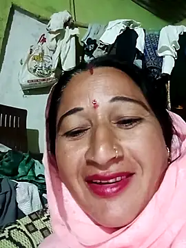 Snapshot of Haliya8 chatting on May 5, 2026, 11:24 pm Haliya8 online show from May 5, 2026, 11:24 pm
