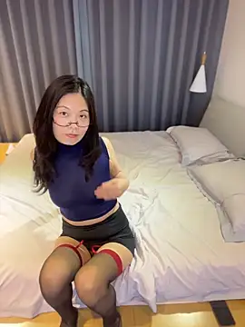 WenYi8869 online show from May 12, 2026, 12:13 pm