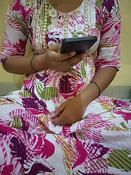 Snapshot of Seema_yadav01 chatting on May 7, 2026, 5:02 am Seema yadav01 online show from May 7, 2026, 5:02 am