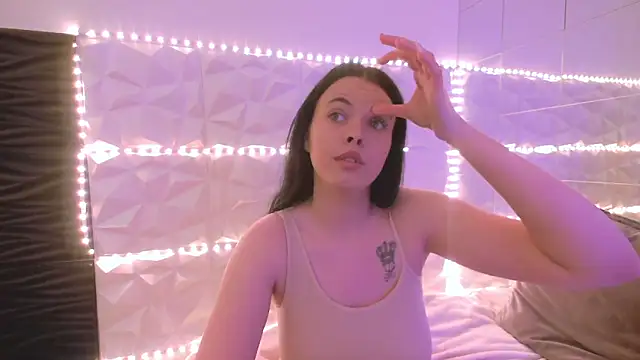 Isabell3 online show from May 9, 2026, 5:23 am