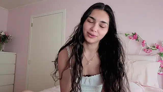 yourbella37 online show from June 28, 2026, 4:35 pm