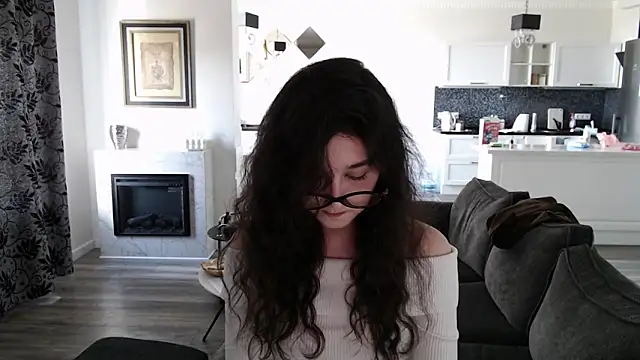 cute lilia online show from May 3, 2026, 12:44 pm