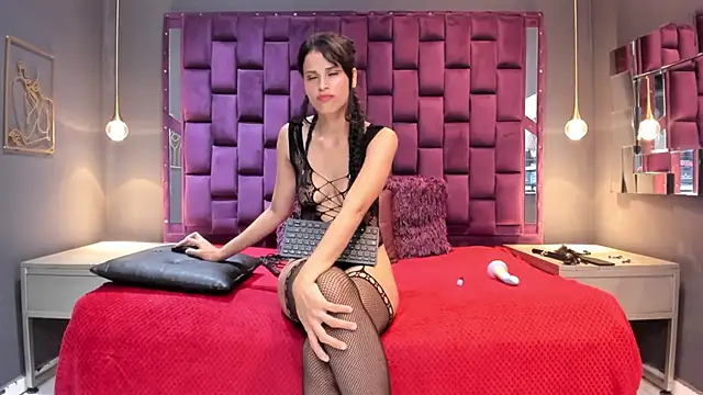 AlesiaLara online show from June 1, 2026, 7:15 pm