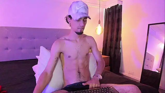MichaelEvanss  online show from June 14, 2026, 12:51 pm