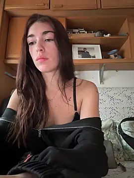 AdrianaSolerr online show from May 5, 2026, 3:09 pm