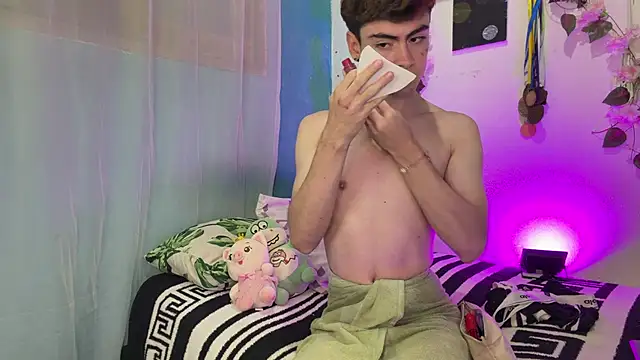 Snapshot of _peachyboy chatting on June 7, 2026, 3:54 am peachyboy online show from June 7, 2026, 3:54 am