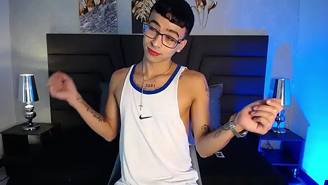 The skinny boy  online show from May 2, 2026, 3:55 am