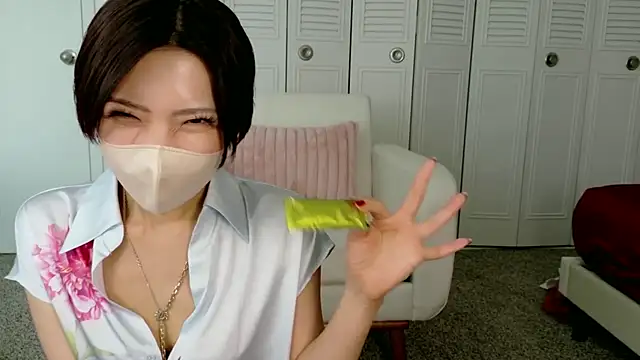 Snapshot of Naomi_00122 chatting on May 9, 2026, 2:11 pm Naomi 00122 online show from May 9, 2026, 2:11 pm