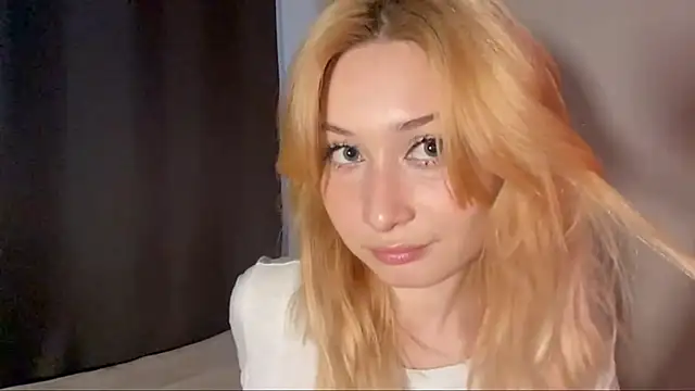 Snapshot of BlissfulDreams chatting on May 3, 2026, 2:23 pm BlissfulDreams online show from May 3, 2026, 2:23 pm