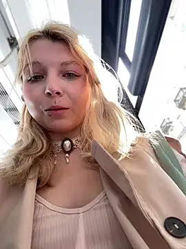 evelvet online show from May 5, 2026, 8:33 am