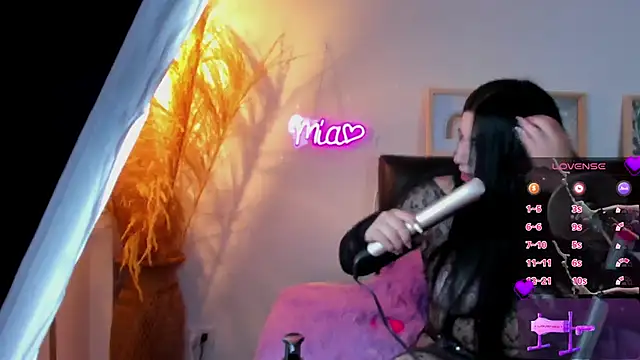 mia valentine   online show from June 11, 2026, 8:51 pm