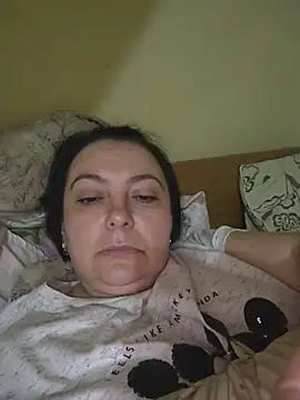 EmmaEmmy40 online show from June 4, 2026, 6:25 pm