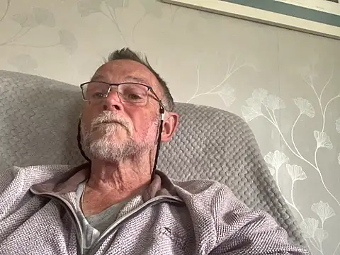 Moonraker64 online show from June 3, 2026, 2:33 pm