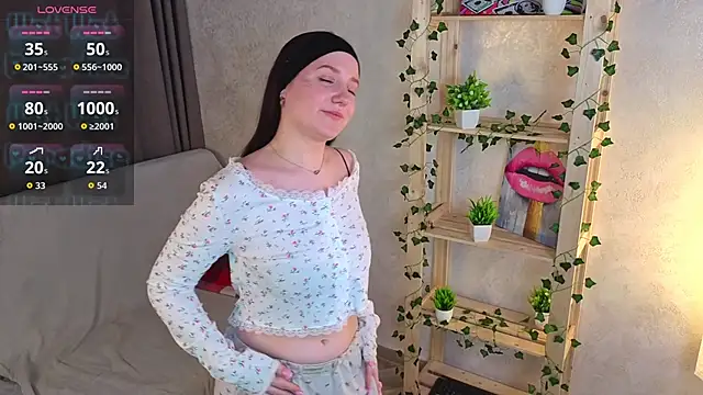 RudyLienna online show from June 7, 2026, 4:27 am