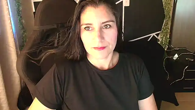 Snapshot of LUCYMILF_SEXY chatting on May 18, 2026, 5:52 pm LUCYMILF SEXY online show from May 18, 2026, 5:52 pm