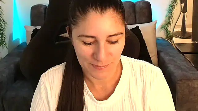 Snapshot of LUCYMILF_SEXY chatting on May 31, 2026, 5:09 pm LUCYMILF SEXY online show from May 31, 2026, 5:09 pm