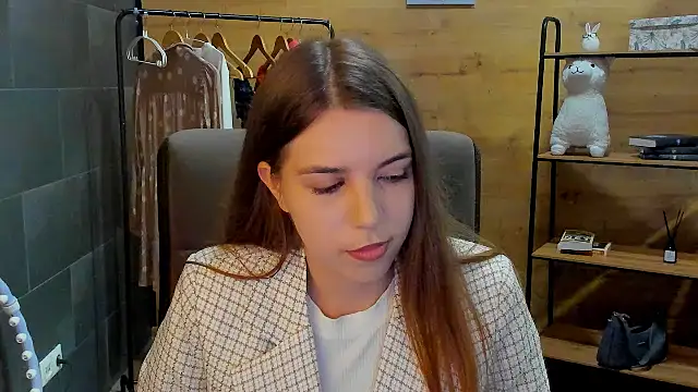 Snapshot of RuthhCox chatting on May 15, 2026, 1:18 pm RuthhCox online show from May 15, 2026, 1:18 pm