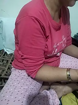 amira567 online show from May 17, 2026, 5:31 pm