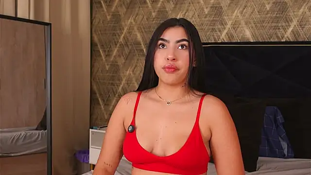NatashaKyris online show from May 14, 2026, 4:19 am
