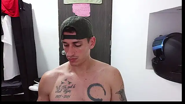 RaulRico online show from June 18, 2026, 12:22 am