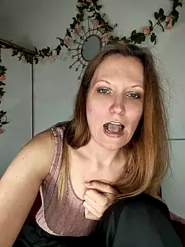 Snapshot of Candy_Cougar chatting on May 7, 2026, 6:30 am Candy Cougar online show from May 7, 2026, 6:30 am