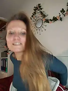 Snapshot of Candy_Cougar chatting on May 17, 2026, 6:55 am Candy Cougar online show from May 17, 2026, 6:55 am