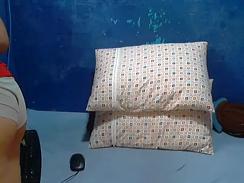 hotchilimom online show from March 24, 2026, 2:27 am